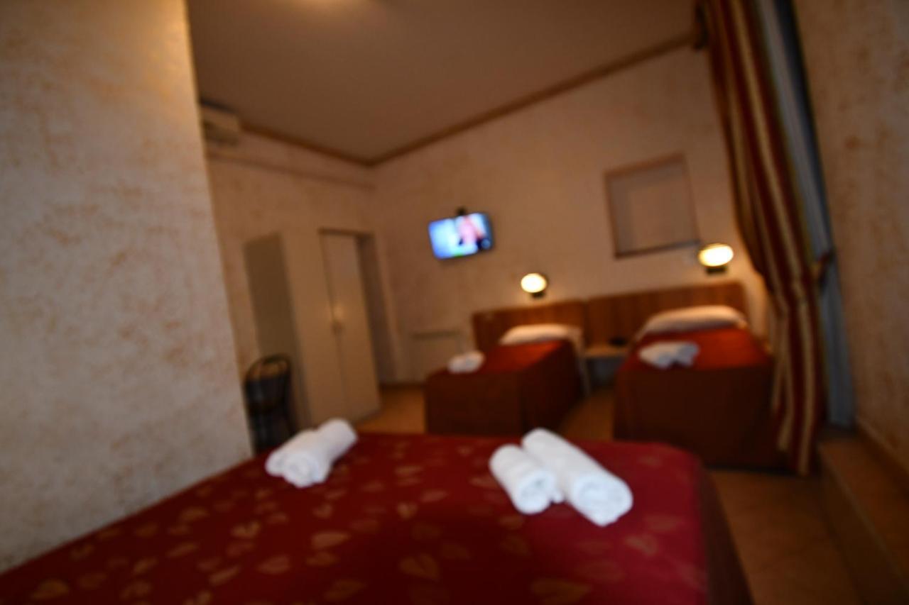 Hotel Ferrarese Róma Kültér fotó