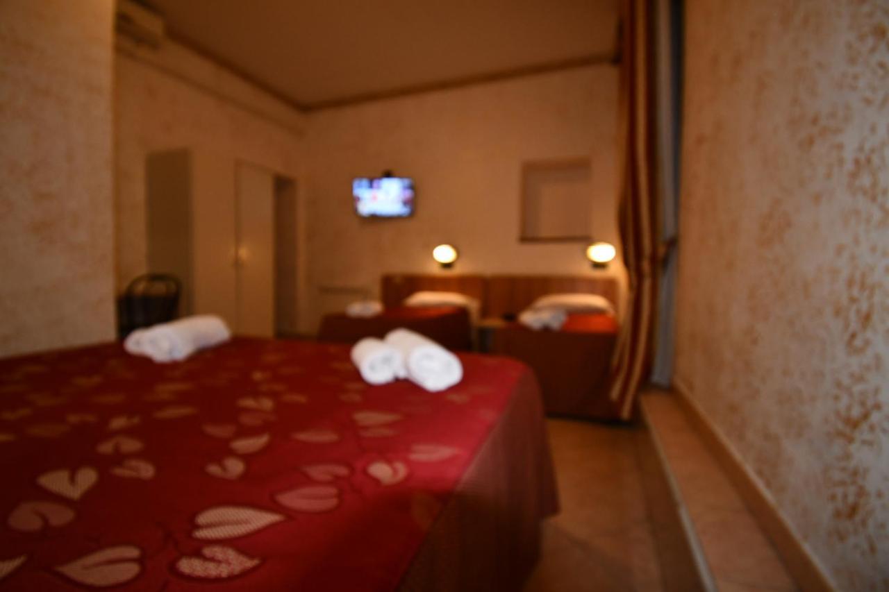 Hotel Ferrarese Róma Kültér fotó